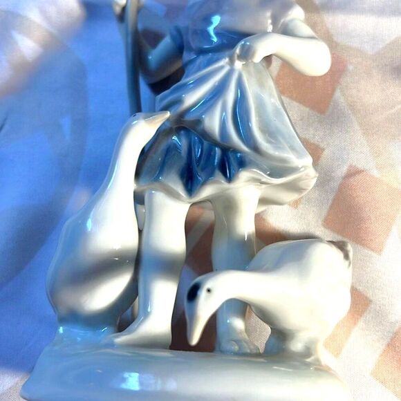 Vintage German METZLER  ORTLOFF Porcelain figurines 6'' tall - Boy & Girl Pair - Picture 3 of 10